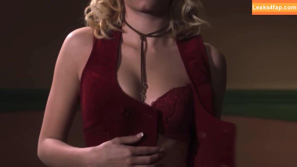 Elisha Cuthbert / Girl Next Door / elishaphaneuf leaked photo photo #0082