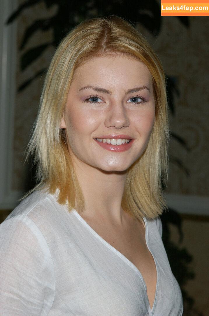 Elisha Cuthbert / Girl Next Door / elishaphaneuf leaked photo photo #0102