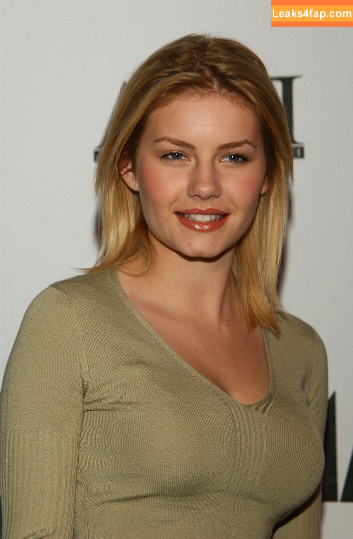 Elisha Cuthbert / Girl Next Door / elishaphaneuf leaked photo photo #0115