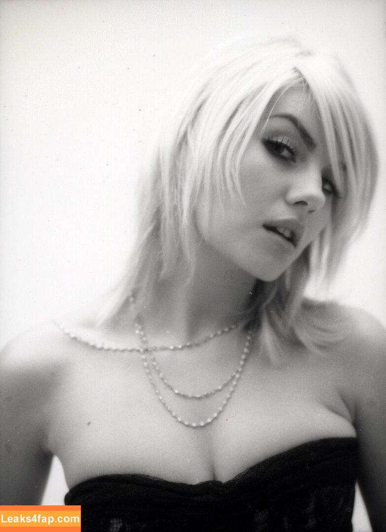 Elisha Cuthbert / Girl Next Door / elishaphaneuf leaked photo photo #0144