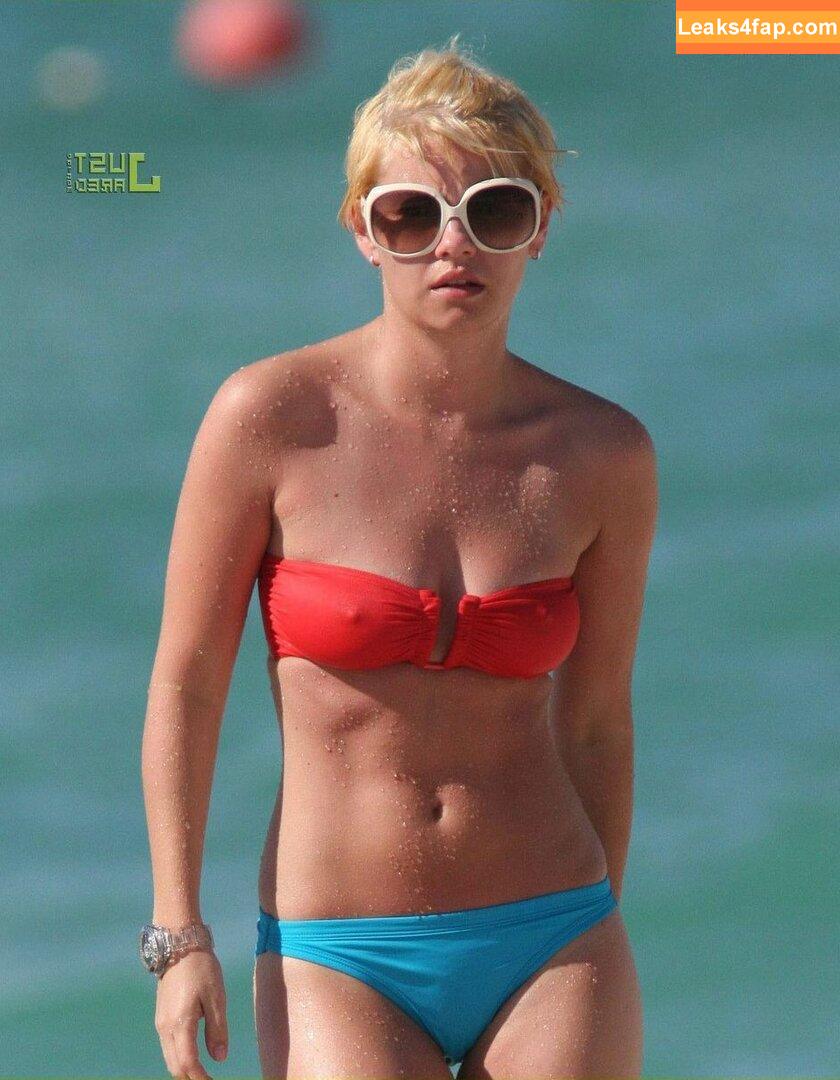 Elisha Cuthbert / Girl Next Door / elishaphaneuf leaked photo photo #0278