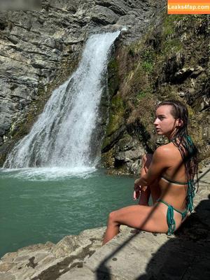 Eliz fit photo #0116