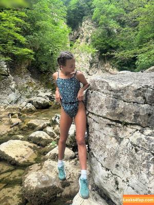 Eliz fit photo #0154