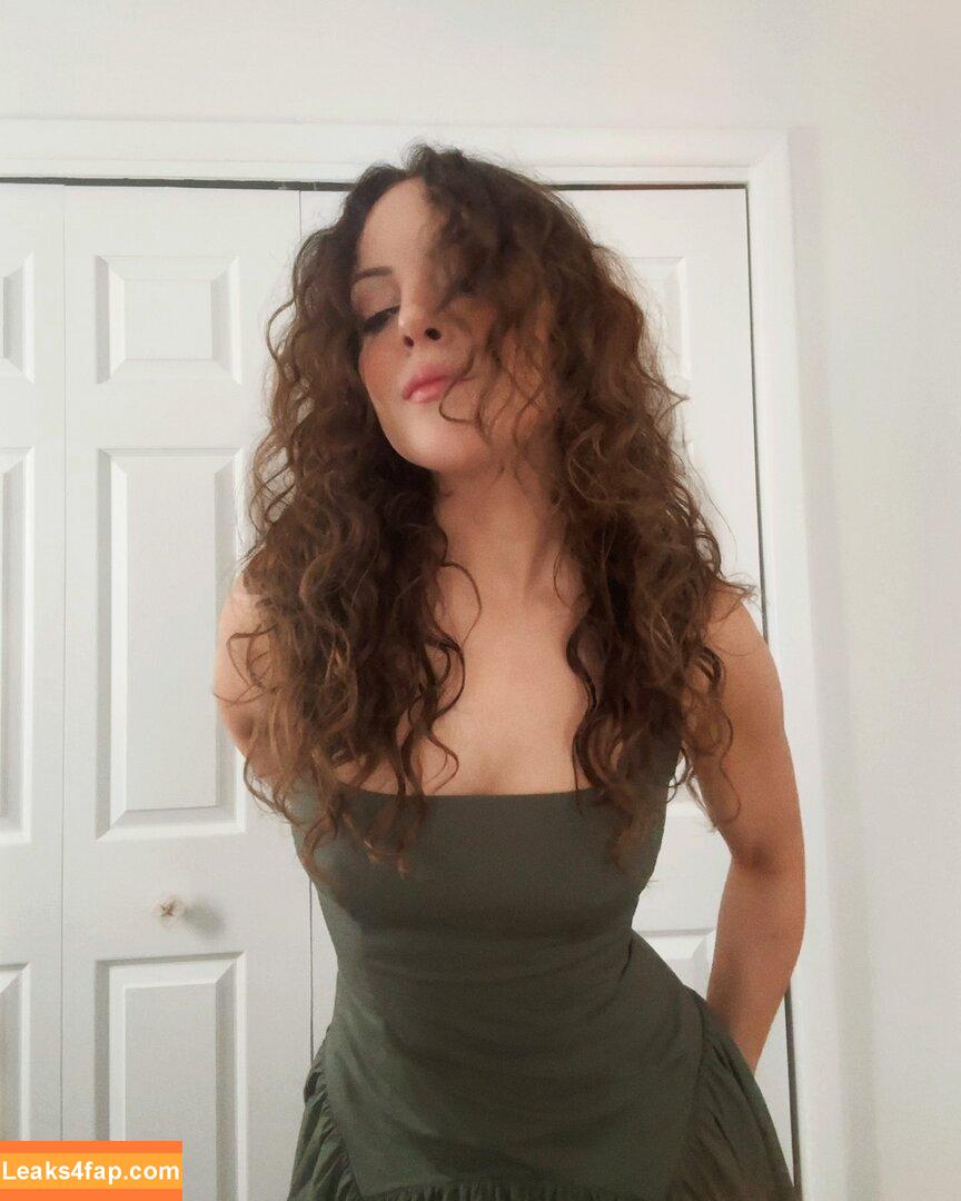 Elizabeth Gillies / lizgillz leaked photo photo #0379