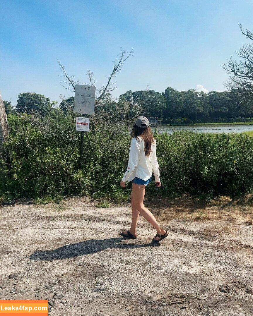 Elizabeth Gillies / lizgillz leaked photo photo #0436