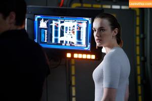 Elizabeth Henstridge photo #0011