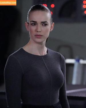 Elizabeth Henstridge photo #0015