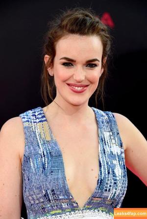 Elizabeth Henstridge photo #0019