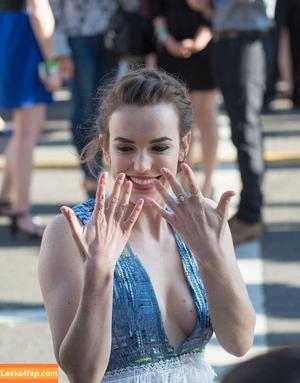 Elizabeth Henstridge photo #0020