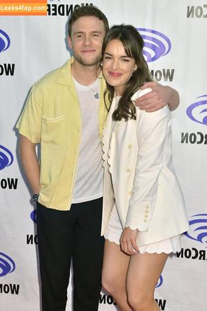 Elizabeth Henstridge photo #0025