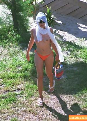 Elizabeth Hurley photo #0243