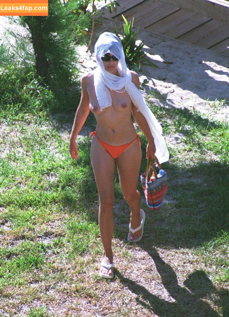 Elizabeth Jane Hurley / ElizabethHurley / elizabethhurleybeach leaked photo photo #0016