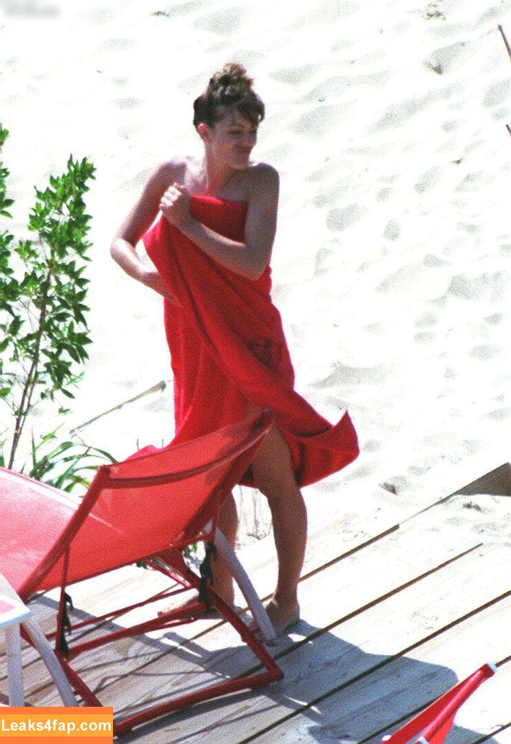 Elizabeth Jane Hurley / ElizabethHurley / elizabethhurleybeach leaked photo photo #0021