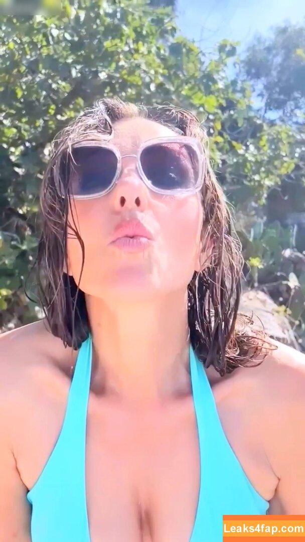 Elizabeth Jane Hurley / ElizabethHurley / elizabethhurleybeach leaked photo photo #0109