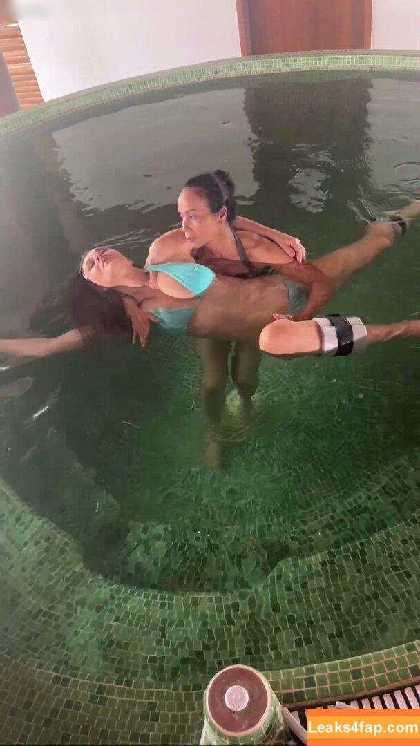 Elizabeth Jane Hurley / ElizabethHurley / elizabethhurleybeach leaked photo photo #0143