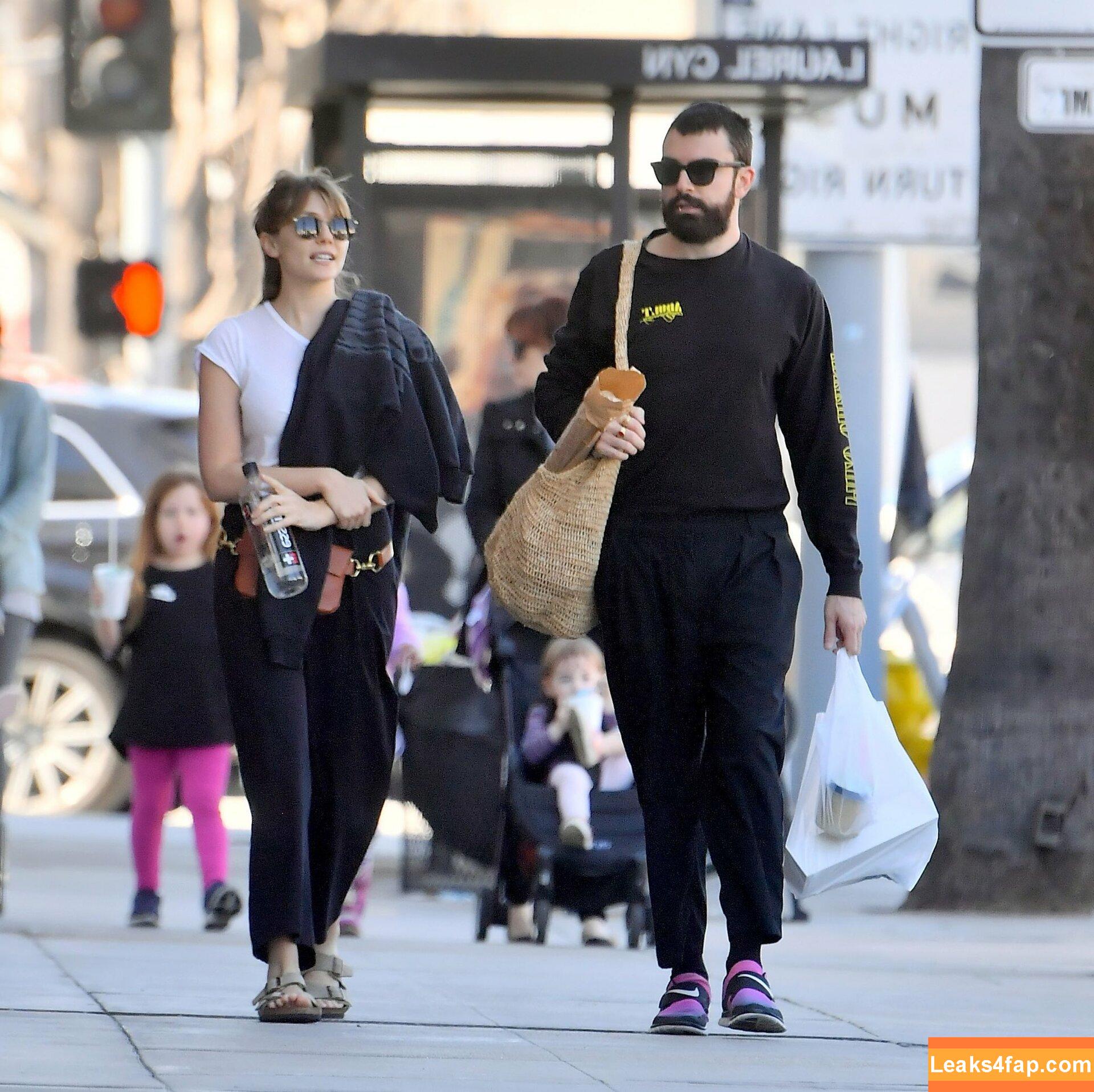 Elizabeth Olsen / elizabetholsendaily / lizabeth_olsen leaked photo photo #0007