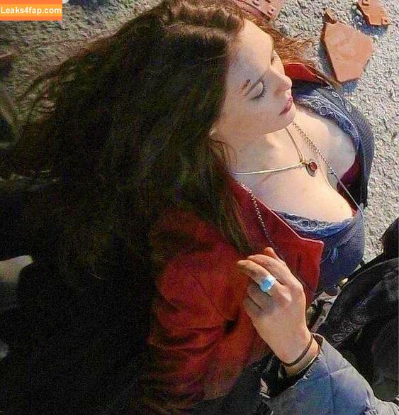 Elizabeth Olsen / elizabetholsendaily / lizabeth_olsen leaked photo photo #0282