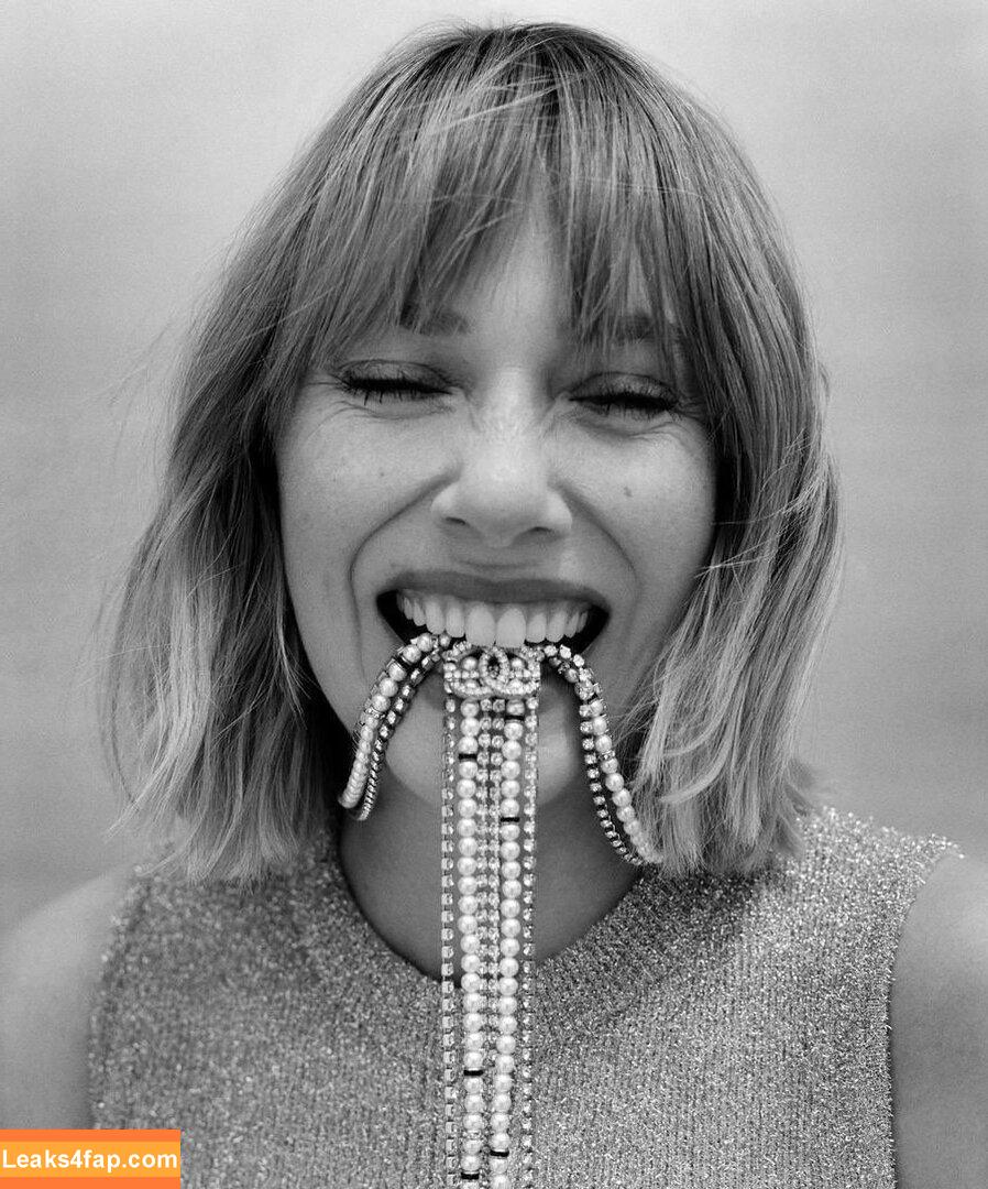 Elizabeth Olsen / elizabetholsendaily / lizabeth_olsen leaked photo photo #1600