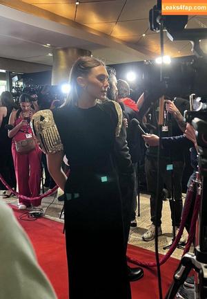 Elizabeth Olsen photo #1354