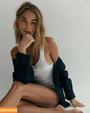 Elizabeth Turner photo #0030