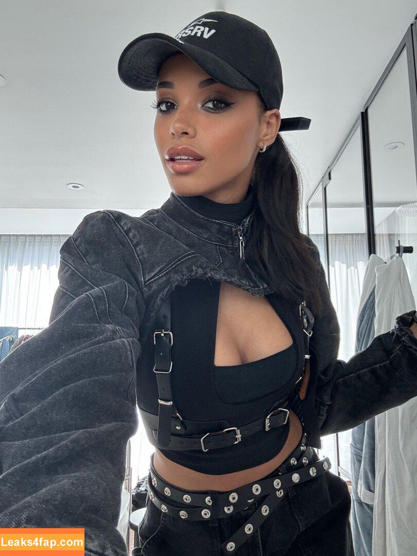 Ella Balinska / ellabalinska leaked photo photo #0403