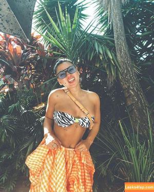 Ella Ding photo #0021