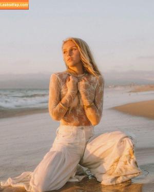 Ella Horan photo #0168