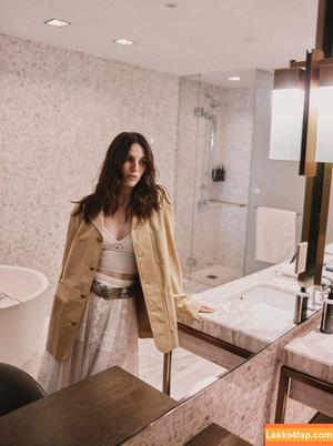 Ella Hunt photo #0228