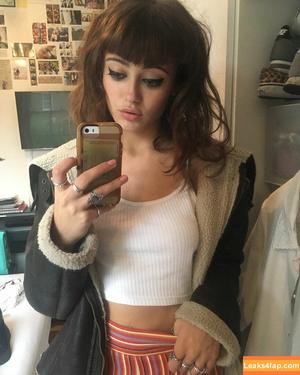 Ella Purnell photo #0302