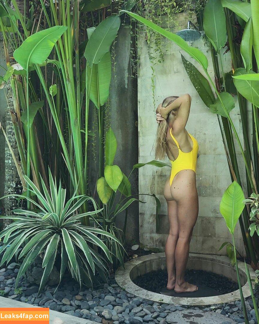Elle Naked.life / liseonliife / naked.life leaked photo photo #0007