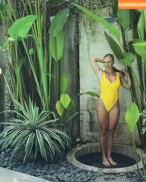 Elle Naked.life фото #0003