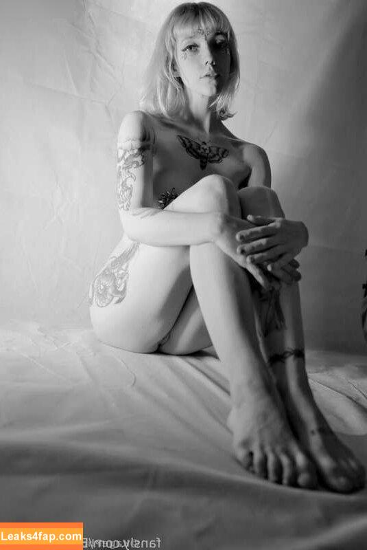 Elles / elleslove / heartsicx leaked photo photo #0086