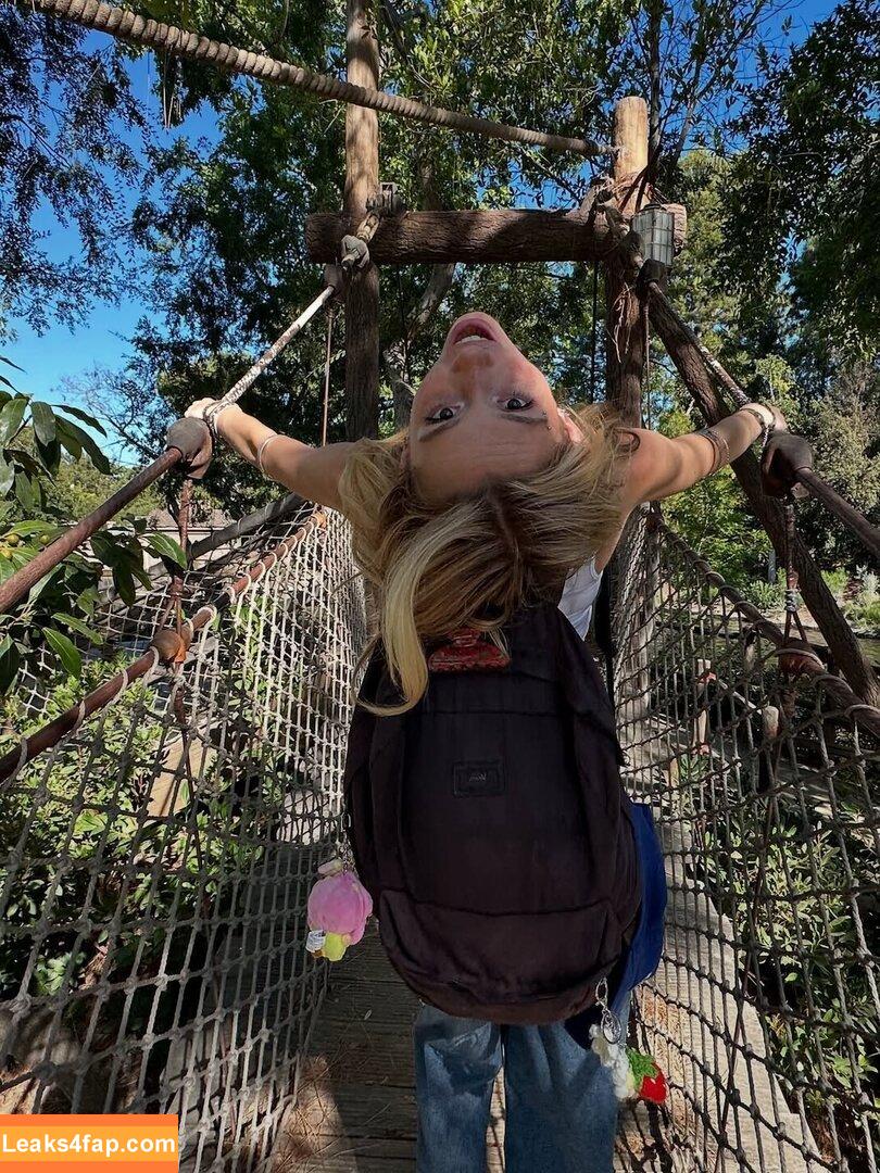 Ellesasmrr leaked photo photo #0006