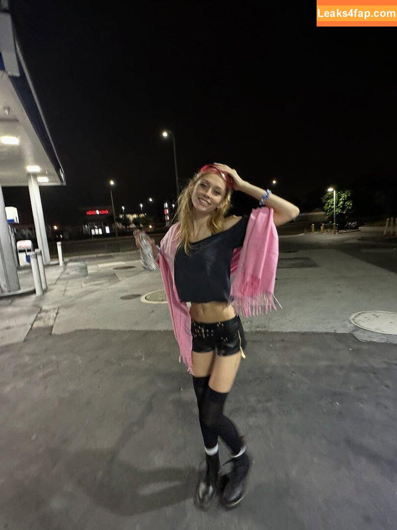 Ellesasmrr leaked photo photo #0042