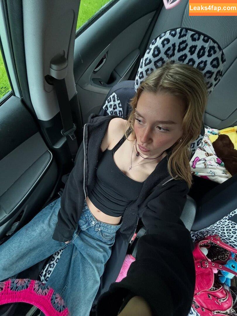 Ellesasmrr leaked photo photo #0044