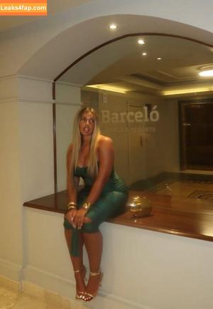 Elley Earls фото #0005