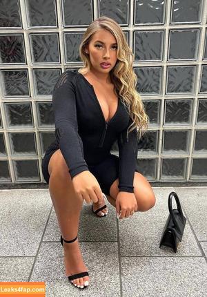 Elley Earls фото #0008