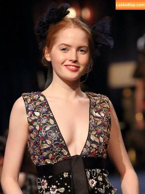 Ellie Bamber photo #0162