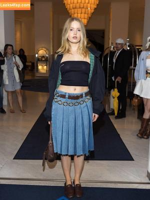 Ellie Bamber фото #0451