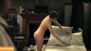 Ellie Bamber photo #0468