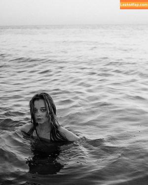 Ellie De Lange photo #0001