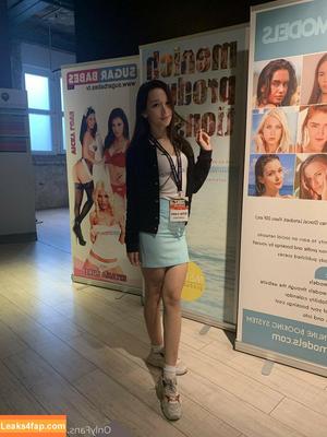 Ellie Leen photo #0035