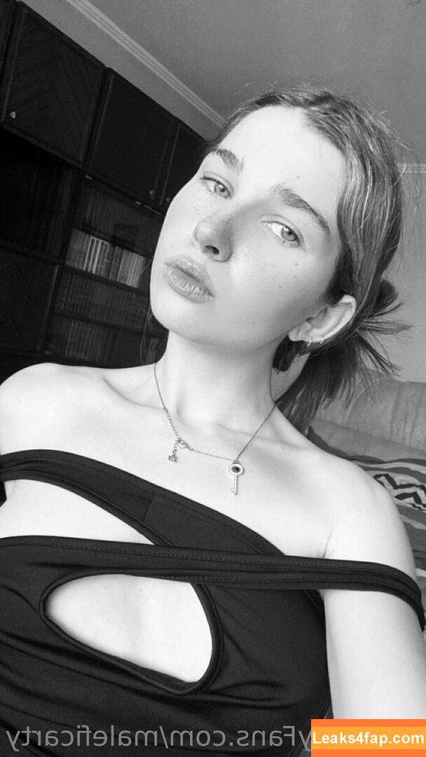 Ellie69bunny / Turbulent_Ad9733 / elliebunny132 leaked photo photo #0017