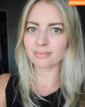 Elyse Willems photo #0001