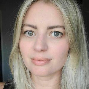 Elyse Willems photo #0002