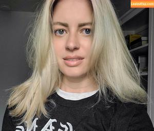 Elyse Willems photo #0013