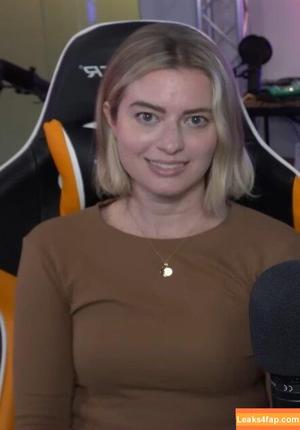 Elyse Willems photo #0014