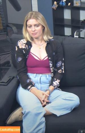 Elyse Willems photo #0040