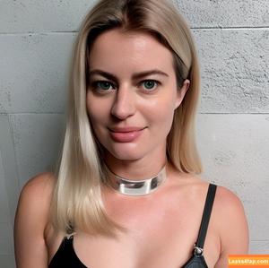 Elyse Willems photo #0099