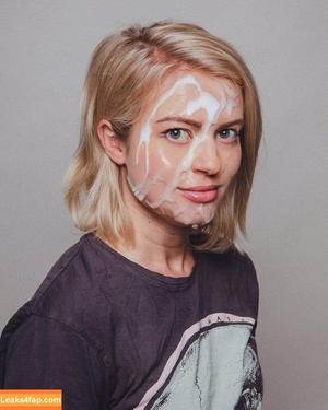 Elyse Willems photo #0179